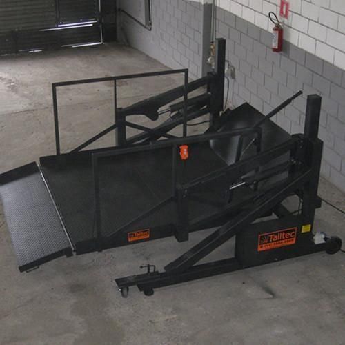 Doca móvel para carga com capacidade de 2.500 kg - DEM2500 Doca móvel para carga com capacidade de 2.500 kg - DEM2500