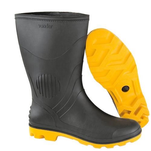 Bota em PVC cano médio com forro N°37/38 Bota em PVC cano médio com forro N°37/38