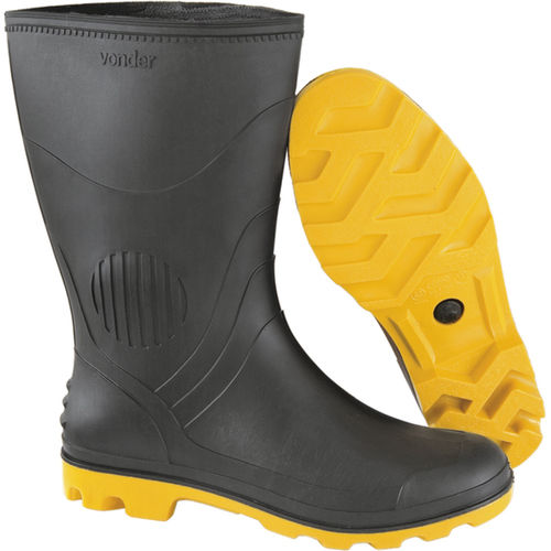 Bota em PVC cano médio sem forro N°42 Bota em PVC cano médio sem forro N°42