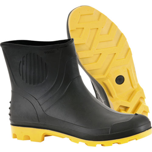 Bota em PVC cano 3/4 sem forro N° 41 Bota em PVC cano 3/4 sem forro N° 41