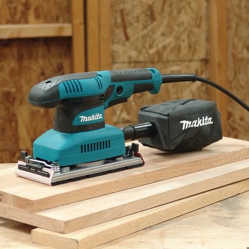 Lixadeira orbital para uso de lixa 93 x 228 mm 190 watts com coletor de p - BO3710  110V