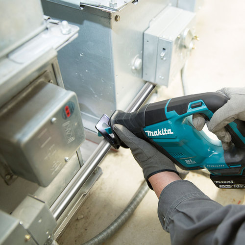 Serra Sabre a bateria 18 volts com 2 baterias e maleta - DJR188RFJ 110V/220V Serra Sabre a bateria 18 volts com 2 baterias e maleta - DJR188RFJ 110V/220V