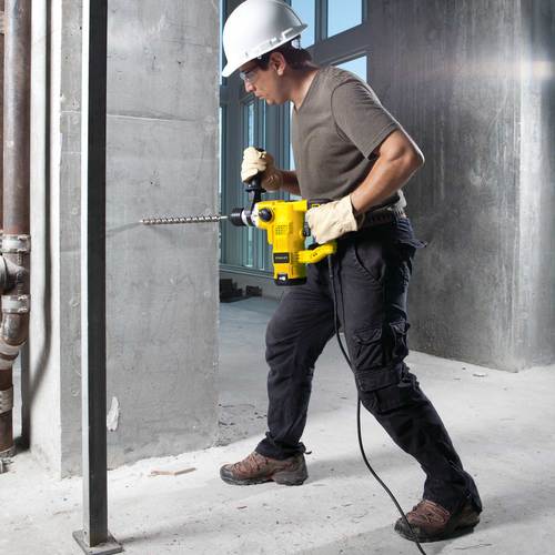 Martelete Perfurador e Rompedor 1.250 watts 3,5 joules SDS Plus com kit de acessórios - STHR1232K  220V Martelete Perfurador e Rompedor 1.250 watts 3,5 joules SDS Plus com kit de acessórios - STHR1232K  220V