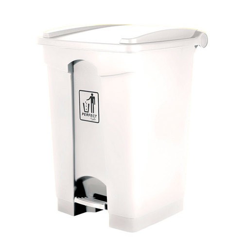 Lixeira pl�stica com pedal 50 litros