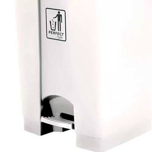 Lixeira plástica com pedal 50 litros