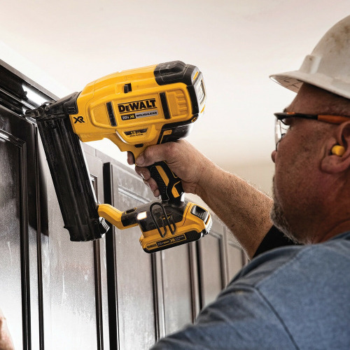 Pinador 18GA a bateria 20V Brushless Sem bateria - DCN680B