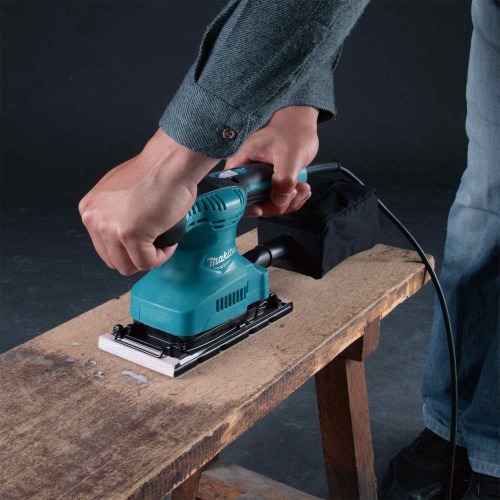 Lixadeira orbital 190 watts 92 x 185 mm com coletor de pó - M9203B 110V Lixadeira orbital 190 watts 92 x 185 mm com coletor de pó - M9203B 110V