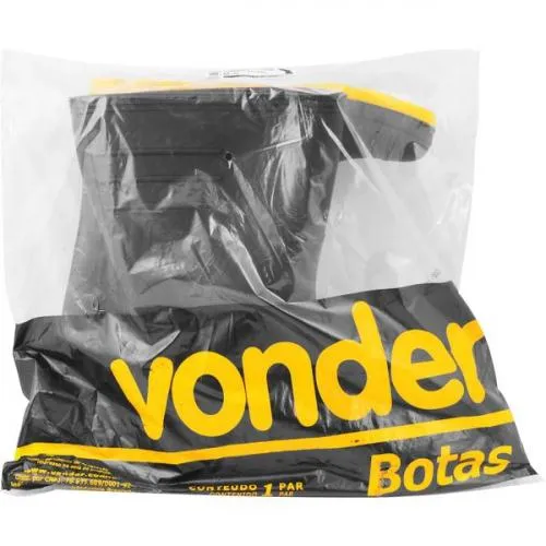 Bota de PVC preta com solado amarelo cano médio sem forro