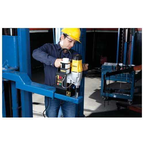 Furadeira com base magn�tica 1150 watts 2 velocidades mec�nicas - DWE1622K  220V