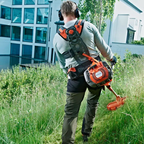 Roçadeira a gasolina 2,8 hp 45,7 cc 2 tempos - 545RX Roçadeira a gasolina 2,8 hp 45,7 cc 2 tempos - 545RX