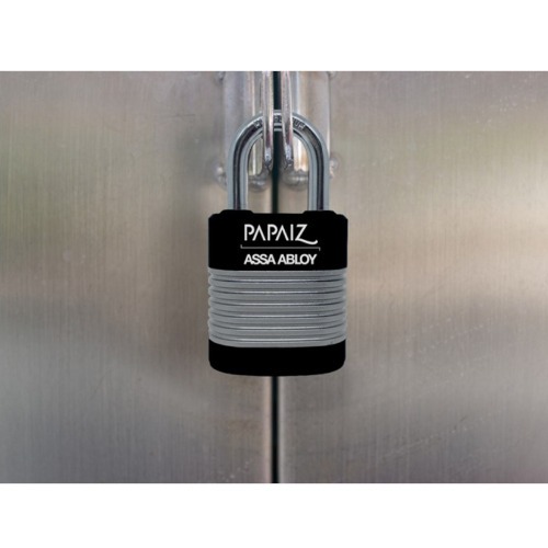 Cadeado em aço lâminado 40 mm com chave plana e capa de alta proteção Cadeado em aço lâminado 40 mm com chave plana e capa de alta proteção