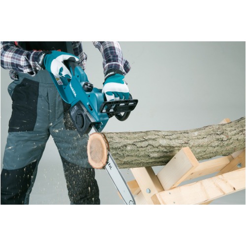 Eletrosserra 1.800 watts com sabre de 16 Eletrosserra 1.800 watts com sabre de 16