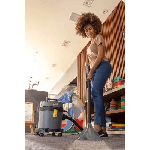 Extratora de carpetes e aspirador 15 Litros 1600 watts - Puzzi 4/15 110V Extratora de carpetes e aspirador 15 Litros 1600 watts - Puzzi 4/15 110V