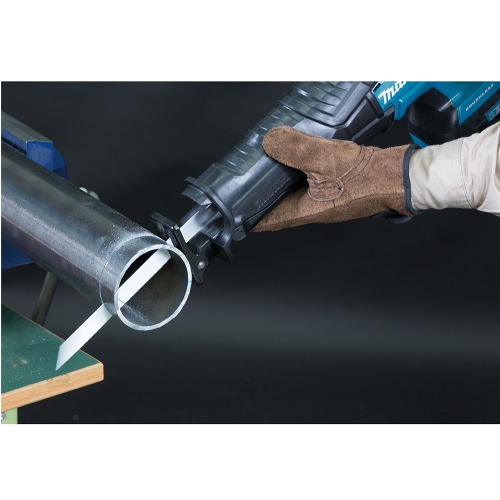 Serra sabre a bateria 36V 5Ah Brushless com maleta - DJR360RT2  110V/220V Serra sabre a bateria 36V 5Ah Brushless com maleta - DJR360RT2  110V/220V