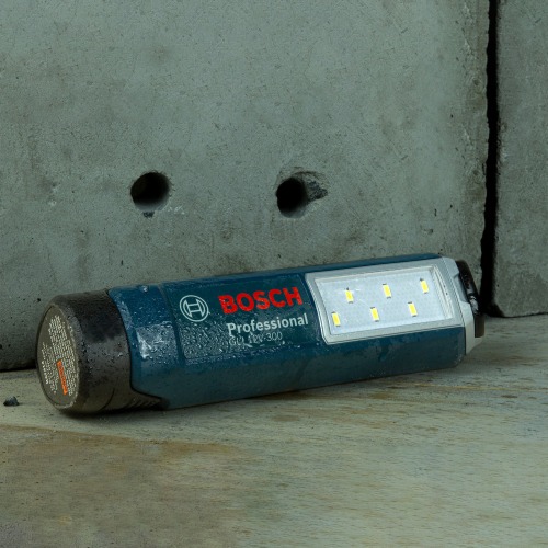 Lanterna led a bateria 12V 300 lúmens Sem bateria - GLI 12V-300 Lanterna led a bateria 12V 300 lúmens Sem bateria - GLI 12V-300