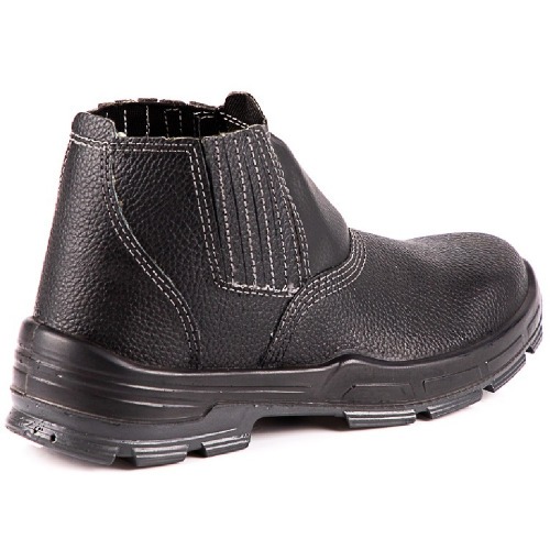 Botina em couro sintético com elástico e biqueira - 44SELEB Botina em couro sintético com elástico e biqueira - 44SELEB