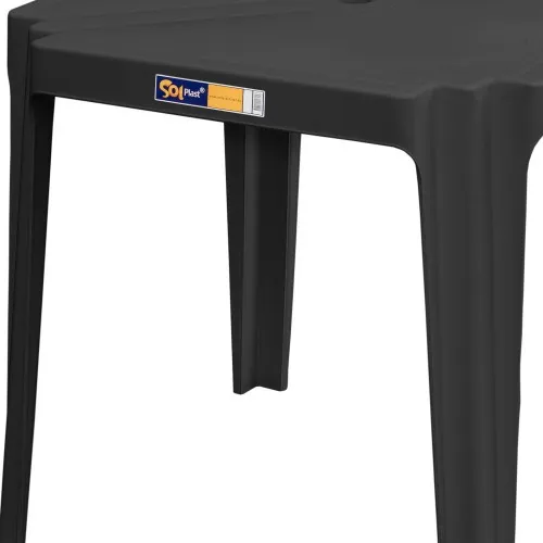 Conjunto de mesa Coruripe com 4 cadeiras plásticas com braço