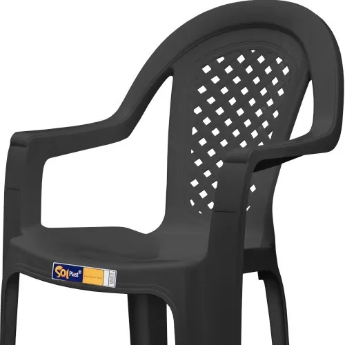 Conjunto de mesa Coruripe com 4 cadeiras plásticas com braço