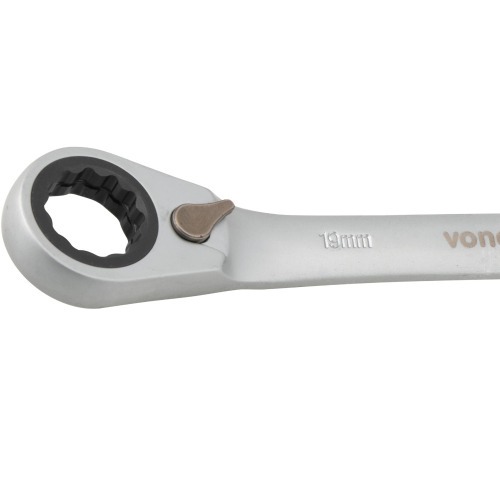 Chave estrela com catraca e 5 soquetes intercambiáveis 8 a 19 mm Chave estrela com catraca e 5 soquetes intercambiáveis 8 a 19 mm