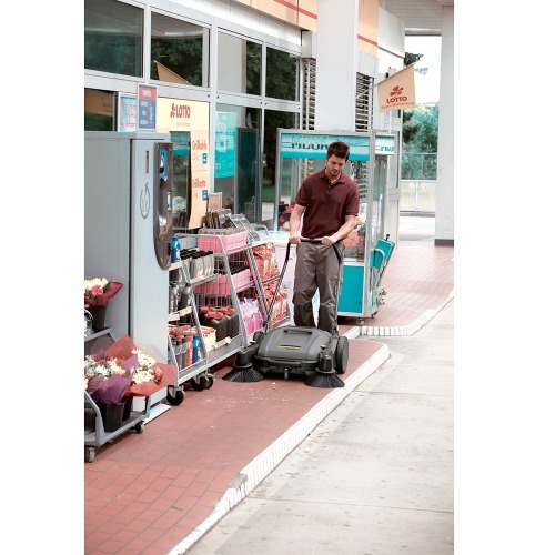 Varredeira de piso manual produção de 3680 m²/h com dupla escova - KM70/20 C Varredeira de piso manual produção de 3680 m²/h com dupla escova - KM70/20 C