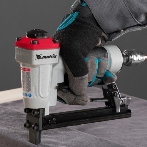 Grampeador pneumático 20GA capacidade de 6 a 13 mm Grampeador pneumático 20GA capacidade de 6 a 13 mm