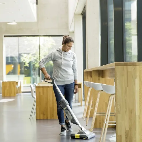 Limpadora e Secadora de piso Mop Elétrico a bateria - BR 30/1 C  110V/220V