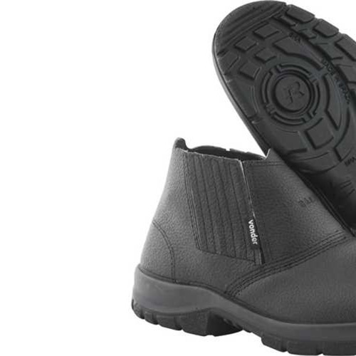 Botina em couro sinttico com elstico