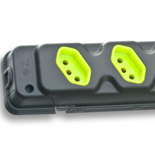 Tomada em barra para extensão com 4 tomadas 2P+T 20A preto/verde - Robust Tomada em barra para extensão com 4 tomadas 2P+T 20A preto/verde - Robust