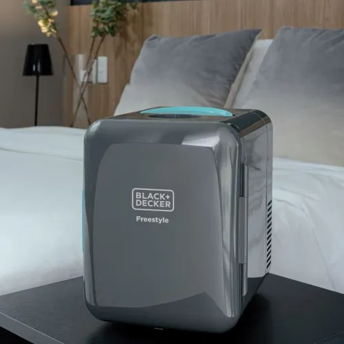Mini geladeira portátil 4L elétrica bivolt e 12 volts com função aquecer - MR60 Freestyle  110V/220V