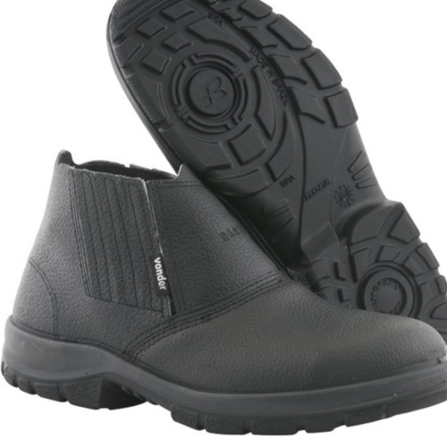 Botina em couro sinttico com elstico