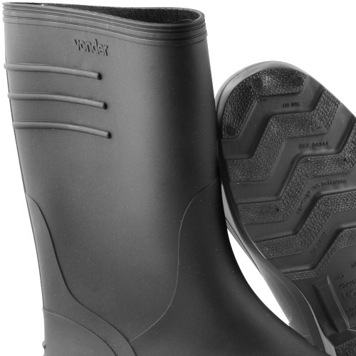 Bota de PVC preta cano m�dio com forro 