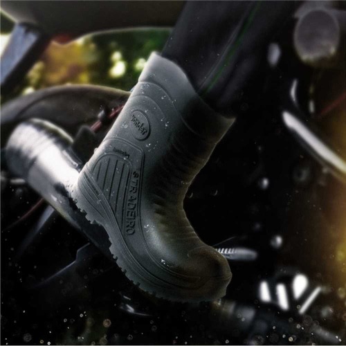 Bota de PVC preta cano médio sem forro Stradeiro Bota de PVC preta cano médio sem forro Stradeiro