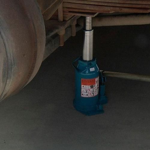 Macaco hidráulico tipo garrafa capacidade de 2 toneladas - MT2 Macaco hidráulico tipo garrafa capacidade de 2 toneladas - MT2