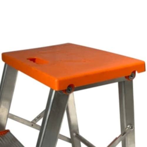 Escada banqueta de alumínio 1 degrau + patamar - BAQ002 Escada banqueta de alumínio 1 degrau + patamar - BAQ002