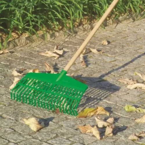 Vassoura tipo ancinho em plástico com cabo - FJ-1026