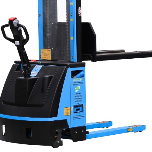 Empilhadeira el�trica tracionaria 5,40 m 1.600 kg com Bateria de L�tio e Carregador - PT16/54-F