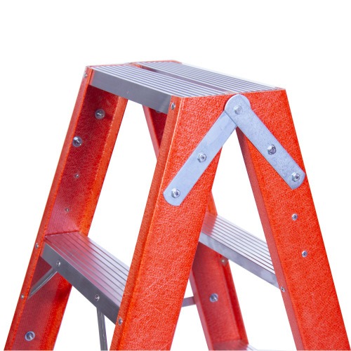 Escada tesoura dupla em fibra de vidro 4 degraus 1,20 m - ESC04120  Escada tesoura dupla em fibra de vidro 4 degraus 1,20 m - ESC04120