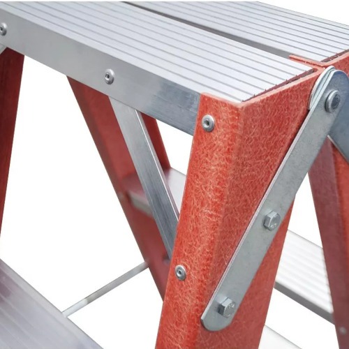 Escada tesoura dupla em fibra de vidro 10 degraus 3 m - ESC10300 Escada tesoura dupla em fibra de vidro 10 degraus 3 m - ESC10300