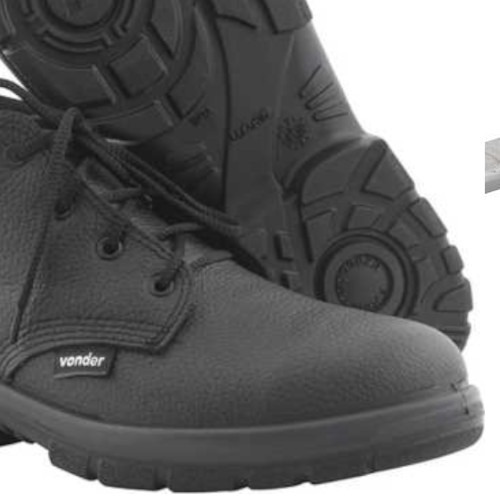 Botina em couro sintético com cadarço Botina em couro sintético com cadarço