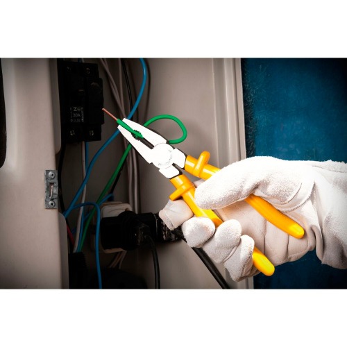 Jogo de alicates Universal Corte e Bico meia cana 3 peças - 43409/107 Jogo de alicates Universal Corte e Bico meia cana 3 peças - 43409/107