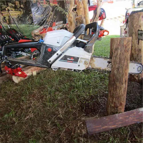 Motosserra a gasolina 51 cc com sabre de 18 Motosserra a gasolina 51 cc com sabre de 18