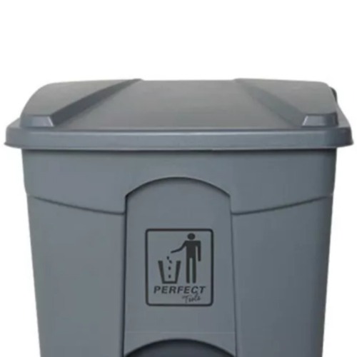 Lixeira pl�stica com pedal 35 litros