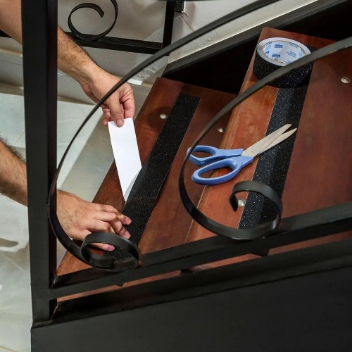 Fita adesiva antiderrapante preta 50 mm x 5 m Fita adesiva antiderrapante preta 50 mm x 5 m