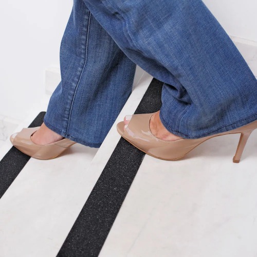 Fita adesiva antiderrapante preta 50 mm x 5 m Fita adesiva antiderrapante preta 50 mm x 5 m