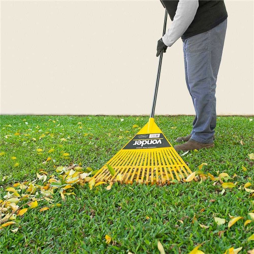 Vassoura pl�stica para grama 22 dentes com cabo 6 pe�as