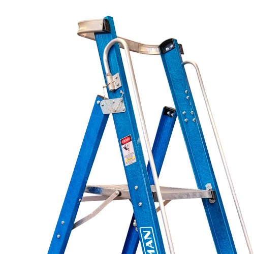 Escada plataforma fibra de vidro 4 degraus 1,5 m com rodas e corrimo - PAF150