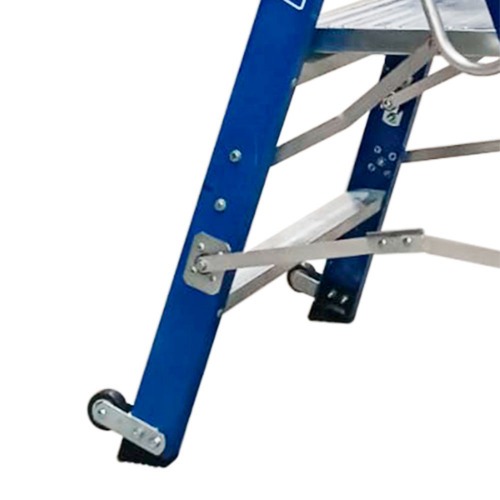 Escada plataforma fibra de vidro 1 degrau 0,60 m com rodas e corrim�o - PAF060
