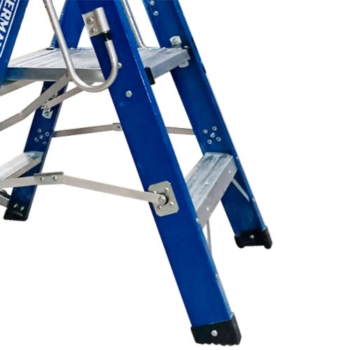 Escada plataforma fibra de vidro 1 degrau 0,60 m com rodas e corrim�o - PAF060