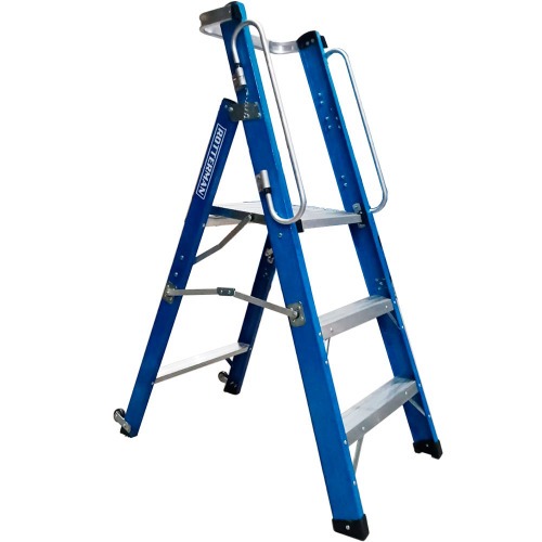 Escada plataforma fibra de vidro 2 degraus 0,9 m com rodas e corrimão - PAF090 Escada plataforma fibra de vidro 2 degraus 0,9 m com rodas e corrimão - PAF090