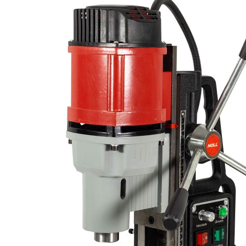 Furadeira com base magnética 1.900W reversível com acessórios - FBM-80N 220V Furadeira com base magnética 1.900W reversível com acessórios - FBM-80N 220V